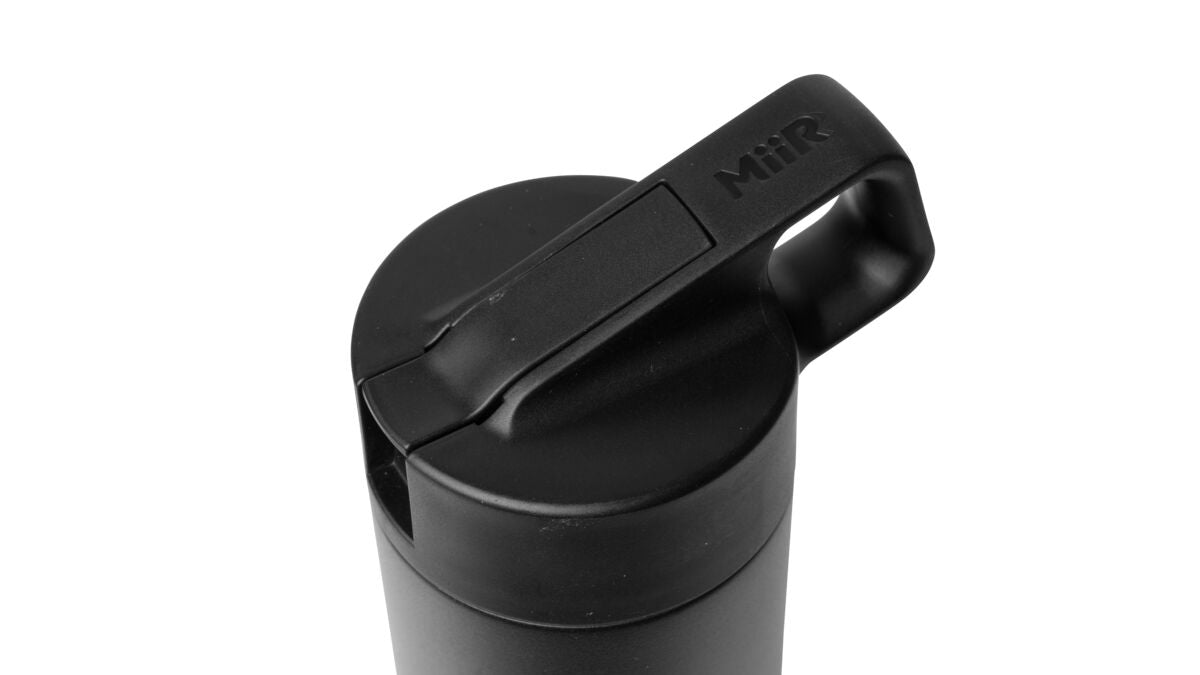 straw-bottle-t2 WebPDP-Straw_Lid_2_Black_Studio_0221_45deg_Closed__WMB1SL20002.jpg
